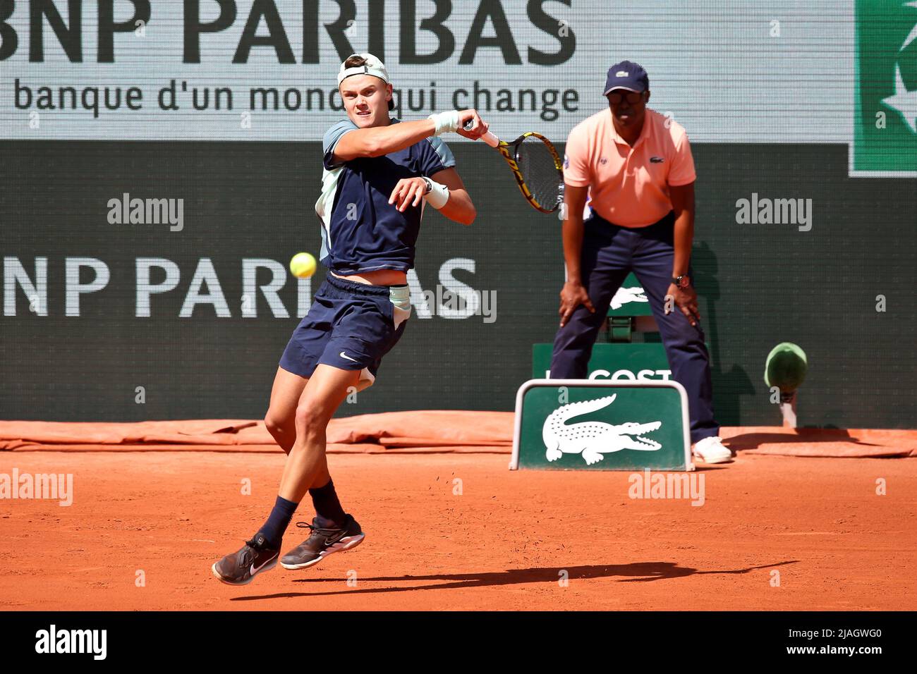 PARIS, IF - 30.05.2022: ROLAND GARROS 2022 - Holger Rune (DNK) during ...