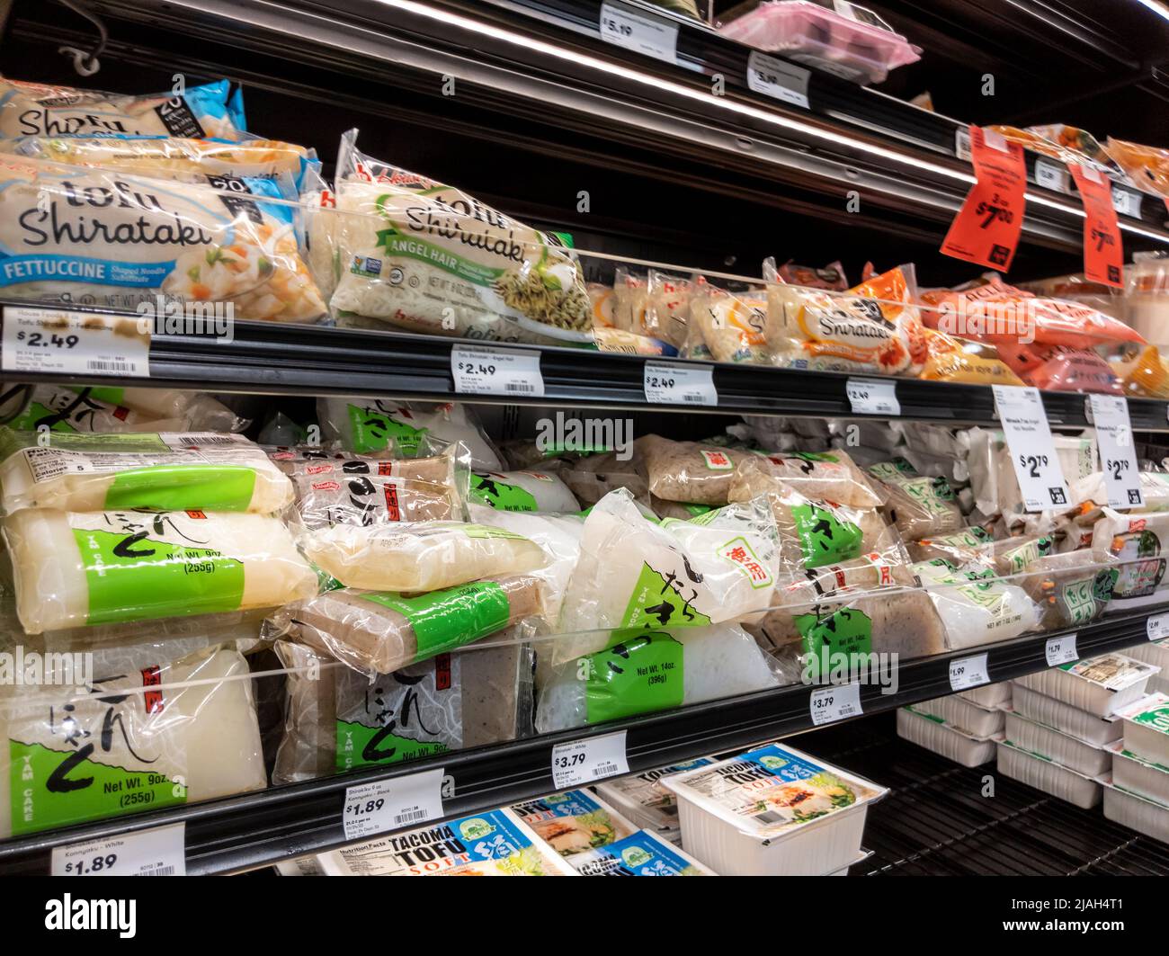 Everett, WA USA - circa June 2022: Angled close up of instant pots for sale  inside a Fred Meyer grocery store Stock Photo - Alamy