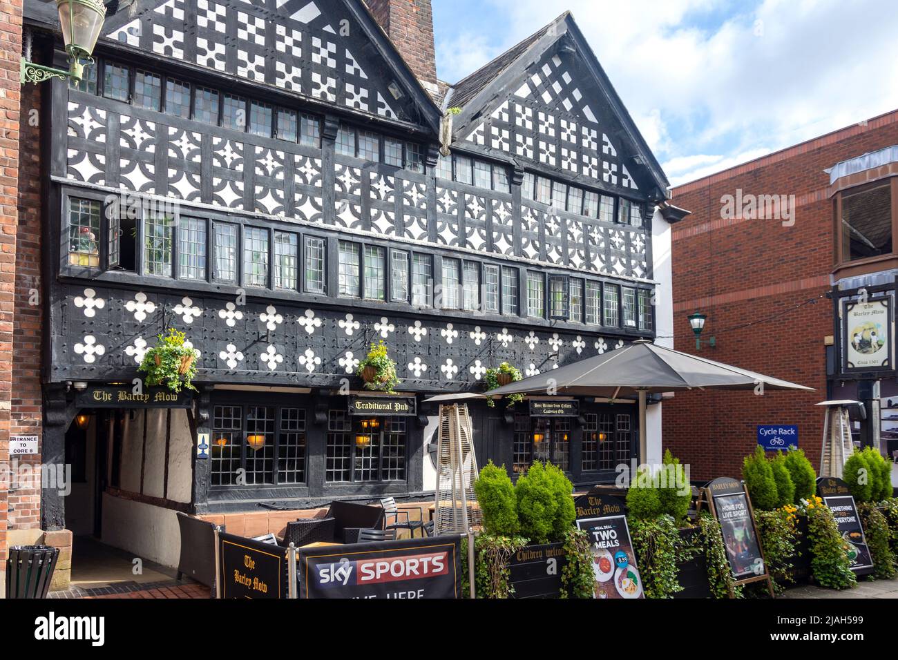 16th Century The Barley Mow Pub, Old Market Place, Warrington, Cheshire, England, United Kingdom Stock Photo