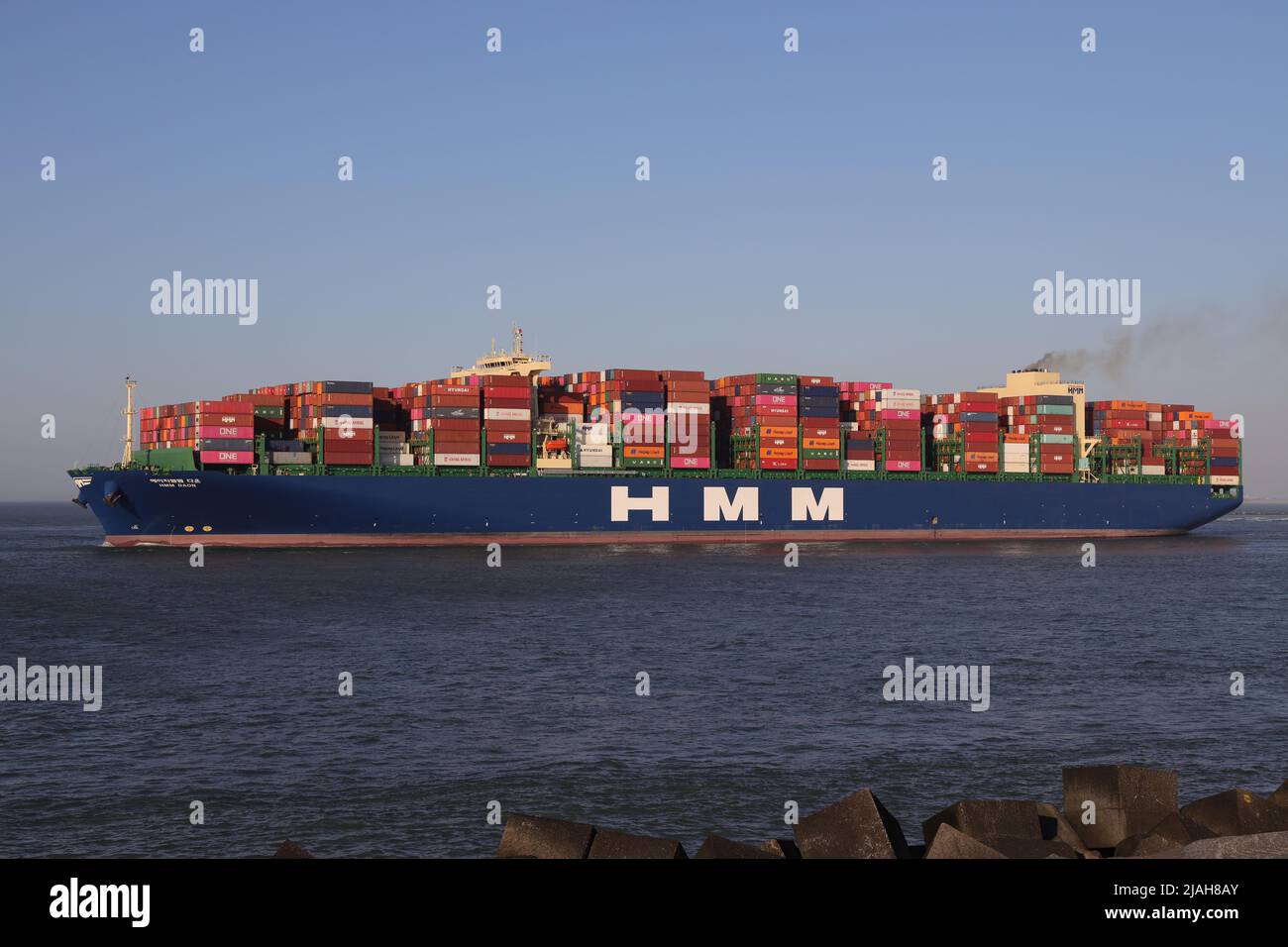 The container ship HMM Daon leaves the port of Rotterdam on March 18, 2022. Stock Photo