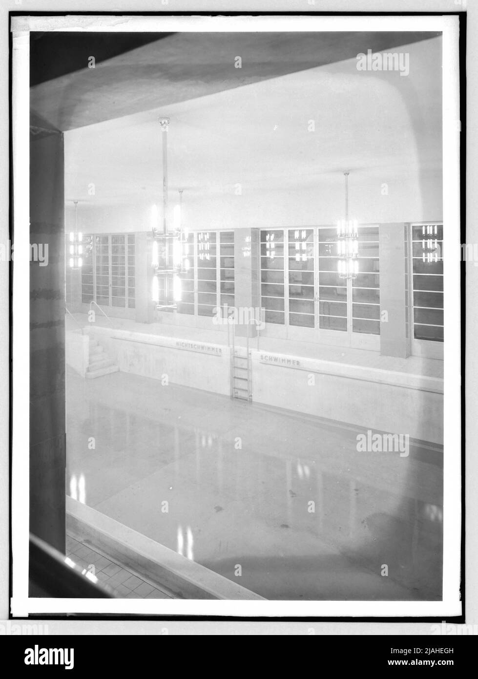 Indoor pool of the Südbahnhotel am Semmering: swimming pool (architect: Emil Hoppe and Otto Schönthal) Stock Photo