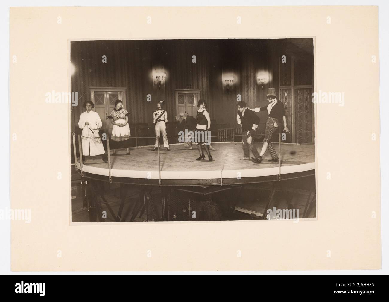 School Gertrud Bodenwieser on Friedrich Kiesler's round stage, international exhibition New Theater Technology, Wiener Konzerthaus. Unknown Stock Photo