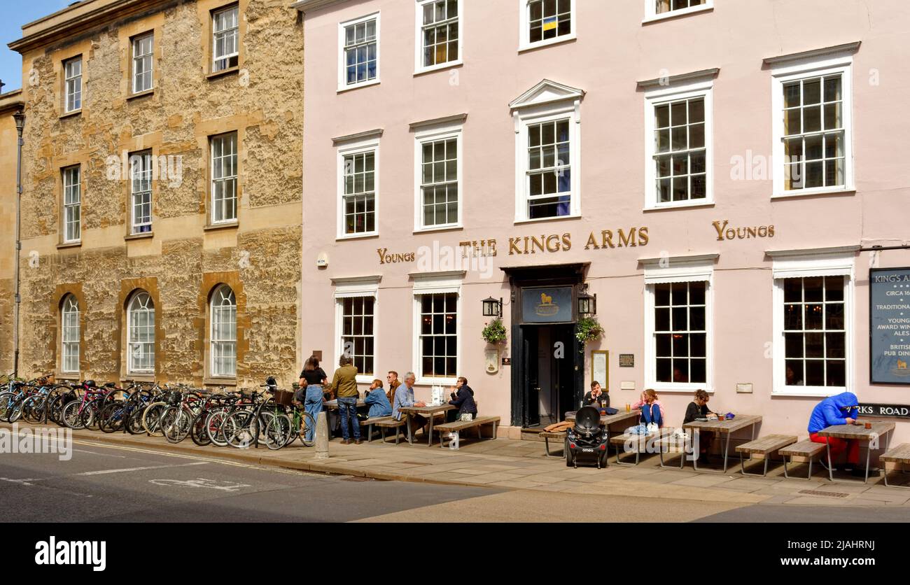 Kings Arms Pub Oxford England UK Stock Photo - Alamy