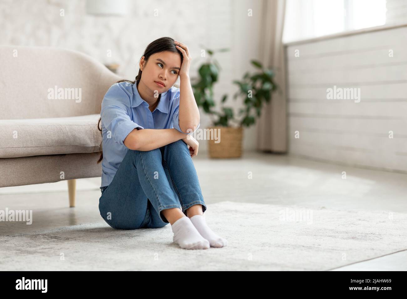Japanese sitting floor hi-res stock photography and images - Alamy