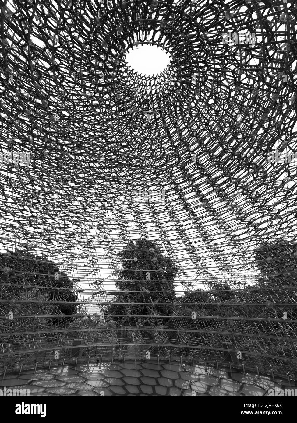 Royal Botanic Gardens Kew. The Hive by Wolfgang Buttress, a structure designed to celebrate Britain's Honey Bees. Monochrome. London. Stock Photo