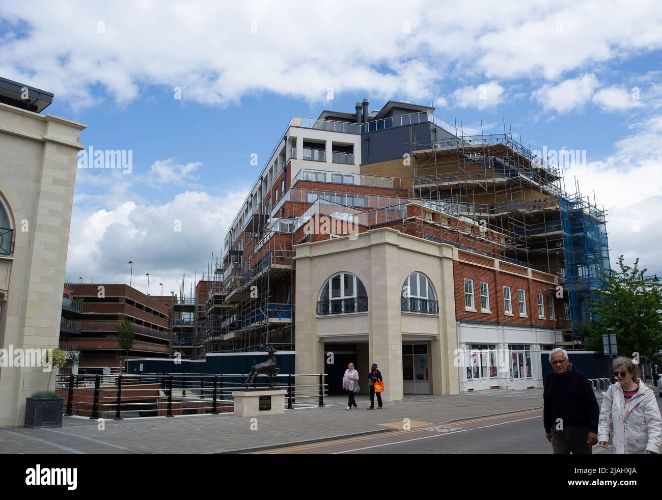 Maidenhead, Berkshire, UK. 30th May, 2022. New Michael Shanly apartments under construction. Hundreds of new apartments are being built in Maidenhead Town Centre as part of a huge regeneration project. Maidenhead is now on the Elizabeth Line and property prices are increasing as a result. Credit: Maureen McLean/Alamy Stock Photo