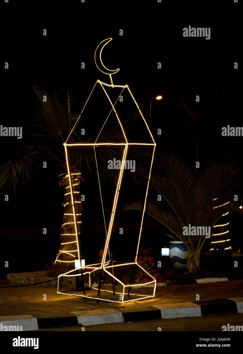 Islamic background arabic pattern and traditional lamp hi-res stock ...