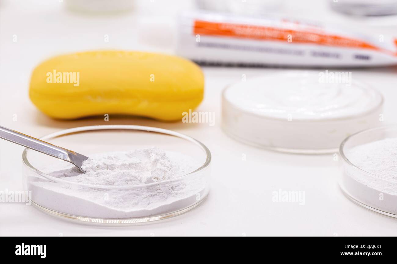 Petri dish with Benzoyl Peroxide, used in the preparation of cream