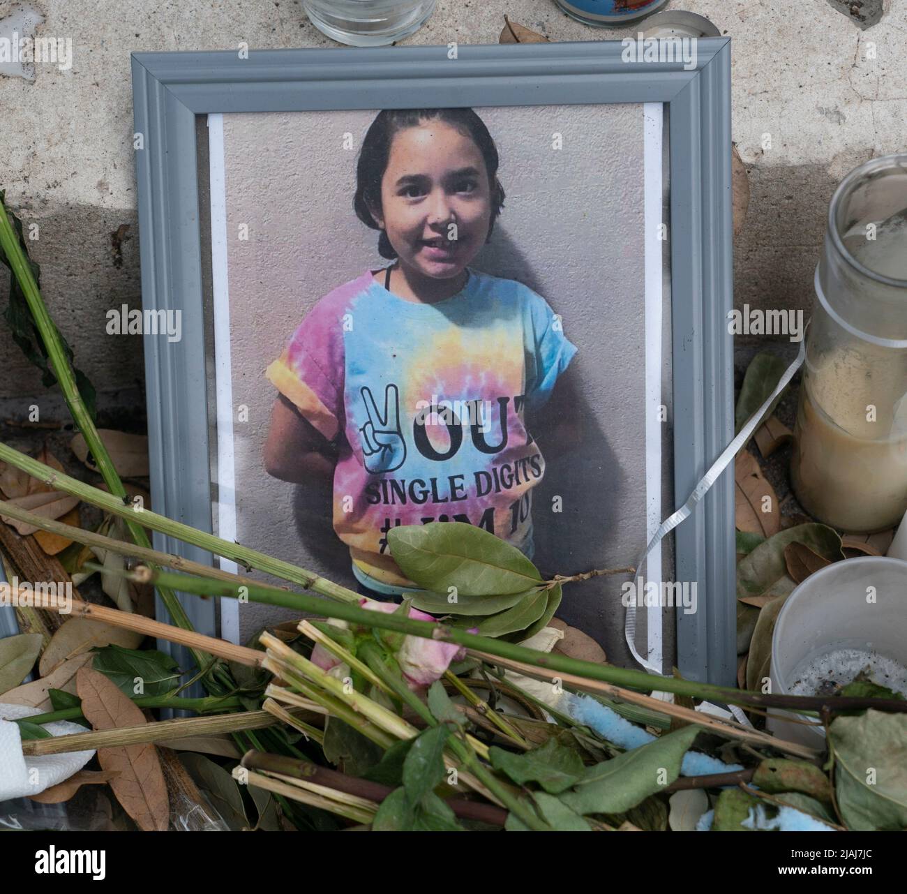 Austin Texas USA, May 30 2022: Photos of most of the 21 victims killed in last week's Uvalde, Texas USA school shooting, including student Alithia Ramirez, lie among candles and flowers at a makeshift memorial on the steps to the Texas State Capitol. Public outrage over another mass shooting and a seemingly ineffective police response continues almost a week after the murders. Credit: Bob Daemmrich/Alamy Live News Stock Photo