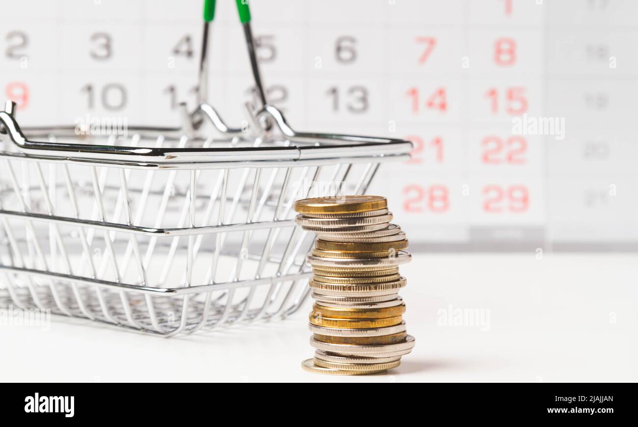 Accounting for money for food. Grocery expenses per month. Bookkeeping