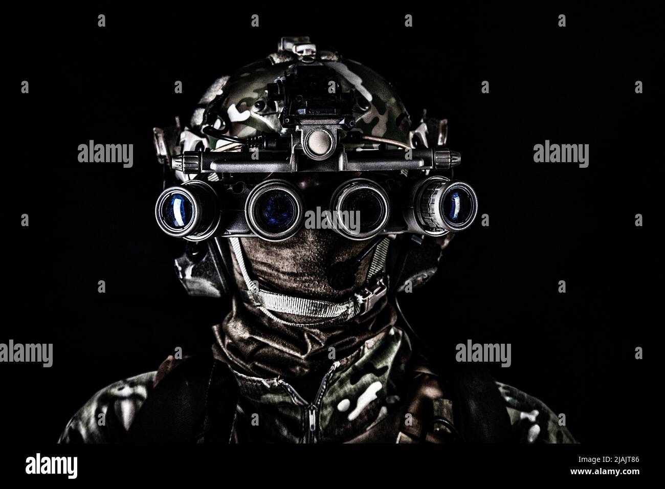 Soldier wearing night vision goggles in low light conditions Stock Photo Alamy