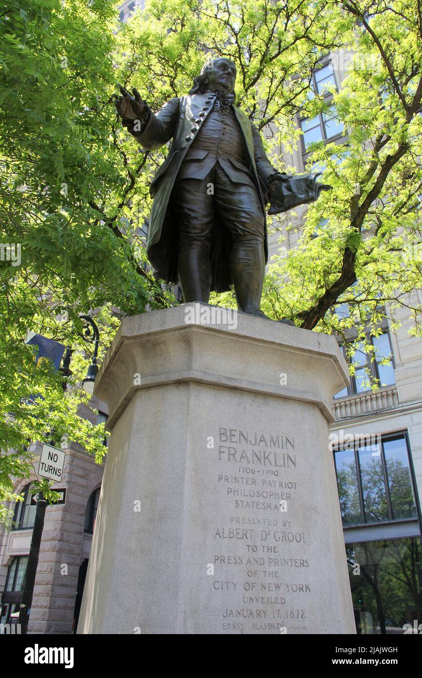 Statue of Benjamin Franklin, at the intersection of Park Row and the