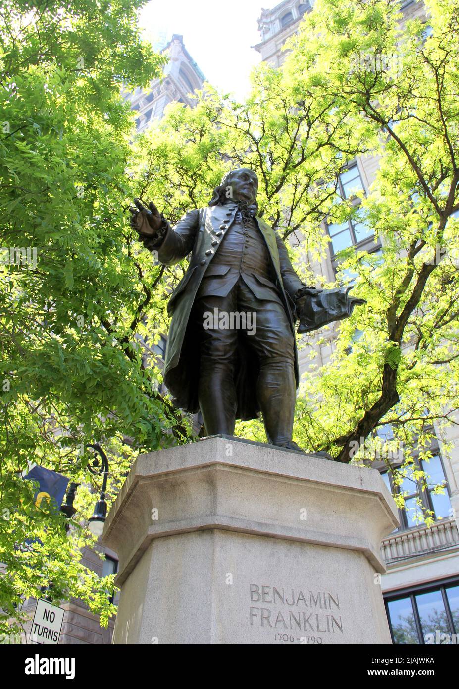 Statue of Benjamin Franklin at the intersection of Park Row and