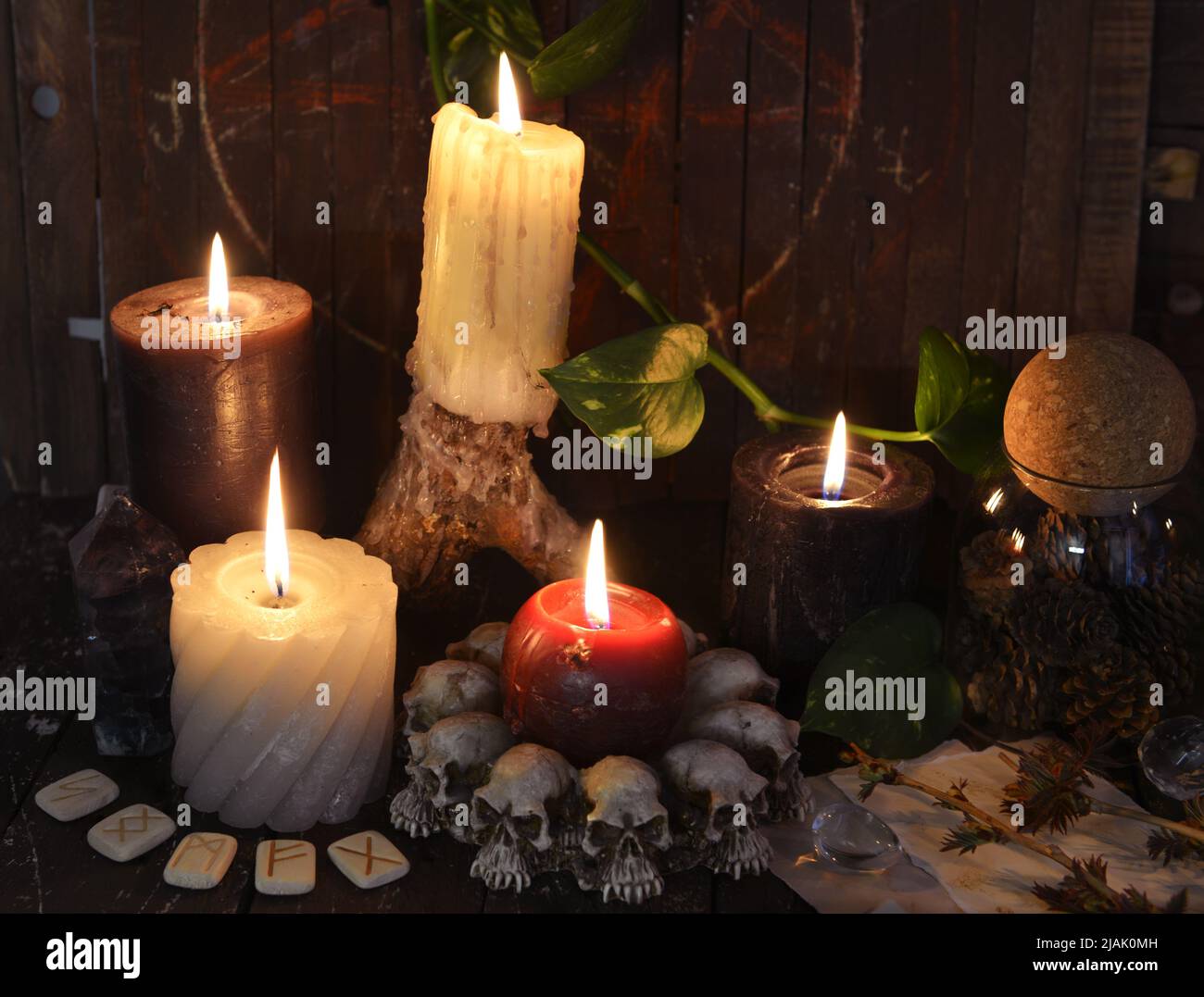 Wicca, esoteric and occult still life with vintage magic objects on witch  table altar for mystic rituals and fortune telling. Halloween and gothic  con Stock Photo - Alamy