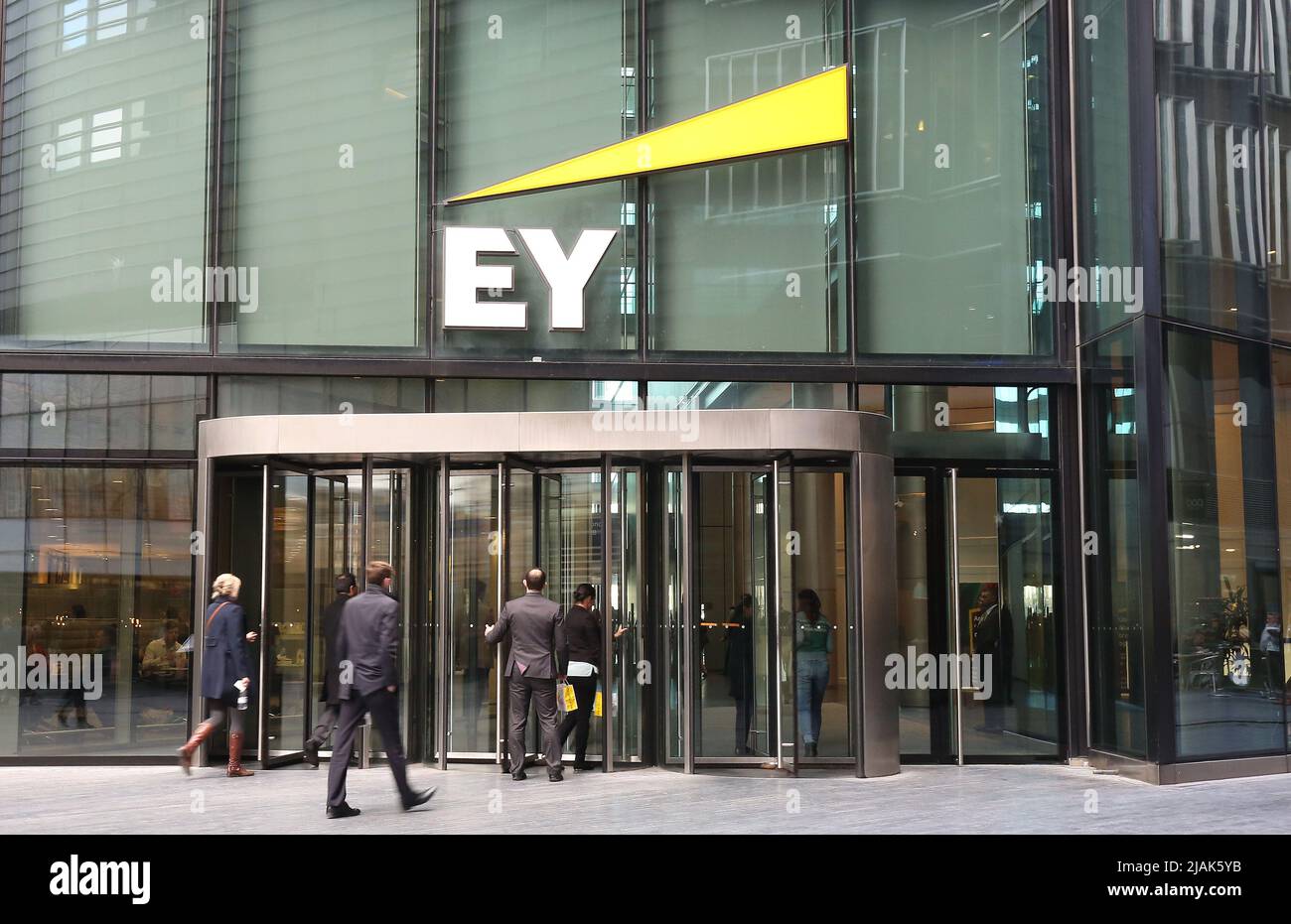 File photo dated 05/01/18 of the Ernst and Young (EY) offices in More London Riverside, London. Around 10,000 jobs were created in Scotland by foreign investors, a survey has found. Foreign investment in Scotland outpaced the rest of the UK and Europe last year according to Ernst & Young's latest Scotland attractiveness survey. Issue date: Tuesday May 31, 2022. Stock Photo