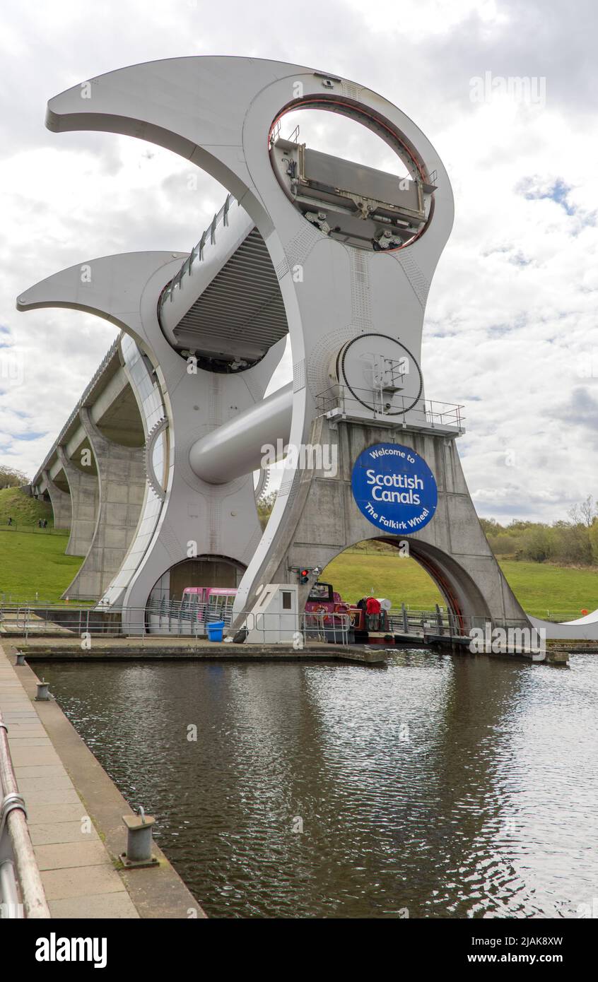 the falkirk wheel rotating boat lift connects the forth and clyde canal with the union canal  falkirk scotland Stock Photo