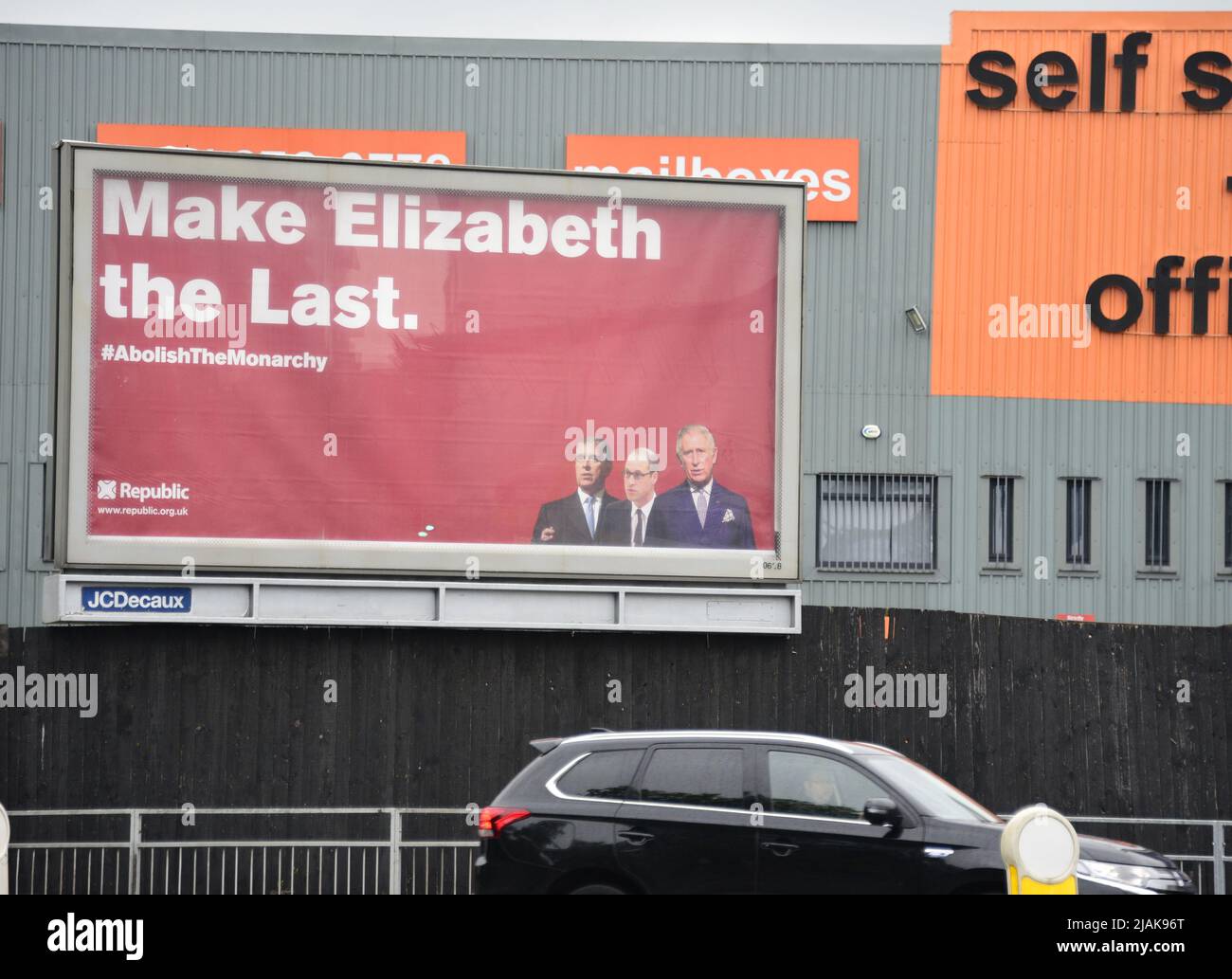 Manchester, UK, 31st May, 2022. 'Make Elizabeth the Last. Abolish the Monarchy' advertising billboard appears in Manchester, England, UK, in the run up to the Platinum Jubilee. Media report billboard organisers Republic saying: 'Recent polls now show more than one in four want the monarchy abolished, while support has dropped from 75% to 60%. Ten years ago, around 10,000 street parties were registered for the jubilee. This time, it's just 1,700.' The same poster has appeared in other UK cities, produced after crowfunding money to carry out the campaign. Credit: Terry Waller/Alamy Live News Stock Photo