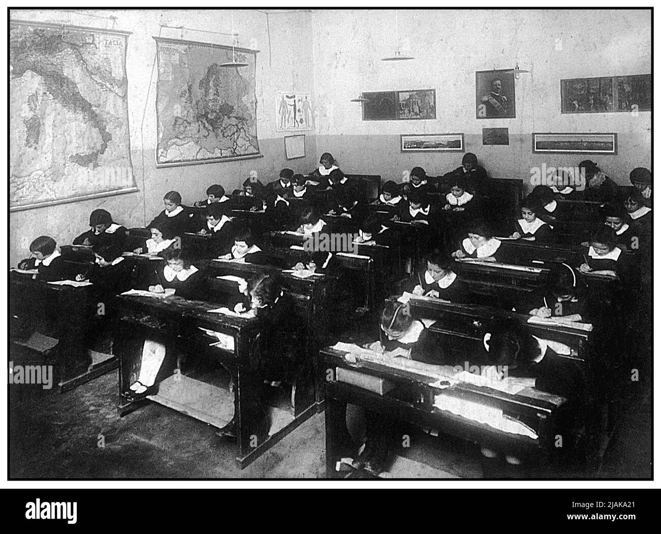 Firenze - Italia - Biblioteca di Documentazione Pedagogica - Scuola elementare di Piacenza - 1930 Stock Photo