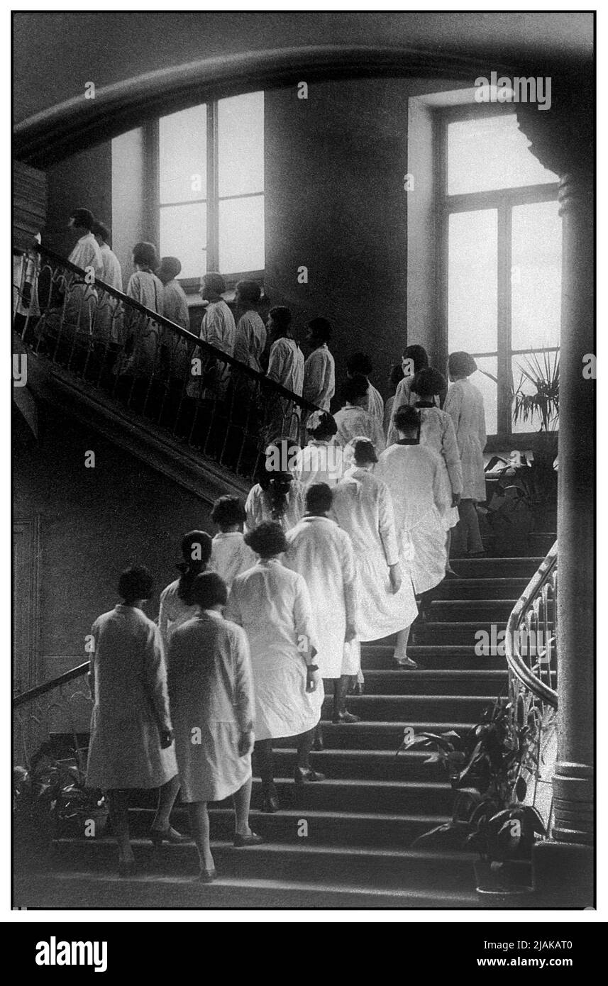 Firenze - Italia - Biblioteca di Documentazione Pedagogica - Scalone - scuola elementare di Torino - 1930 Stock Photo