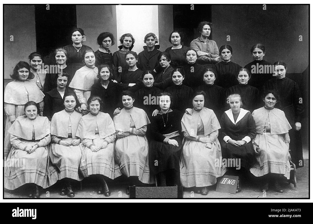 Firenze - Italia - Biblioteca di Documentazione Pedagogica - Foto di fine anno degli insegnanti - scuola elementare di Ivrea - 1925 Stock Photo