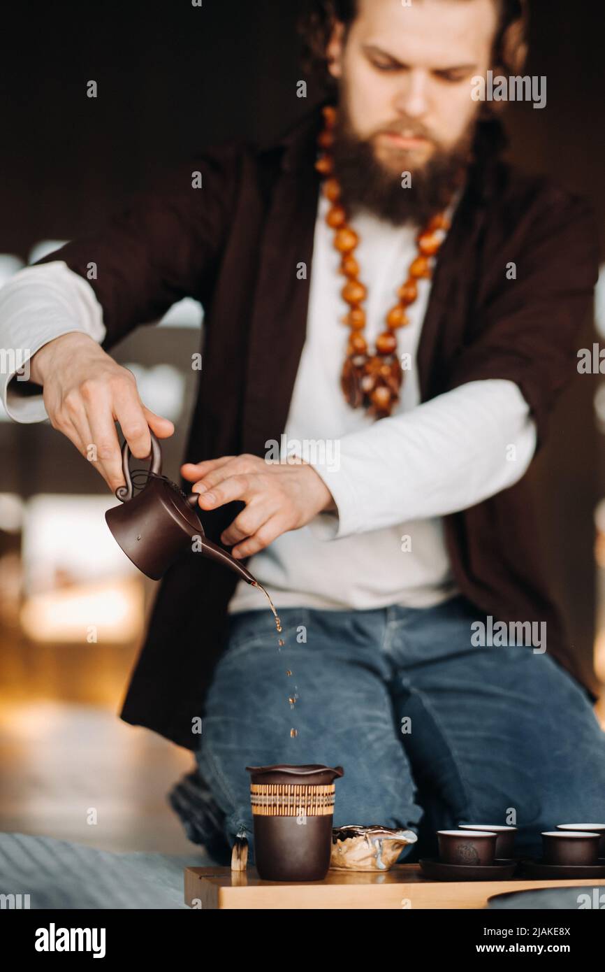 The tea master is preparing to hold a tea ceremony in the interior ...
