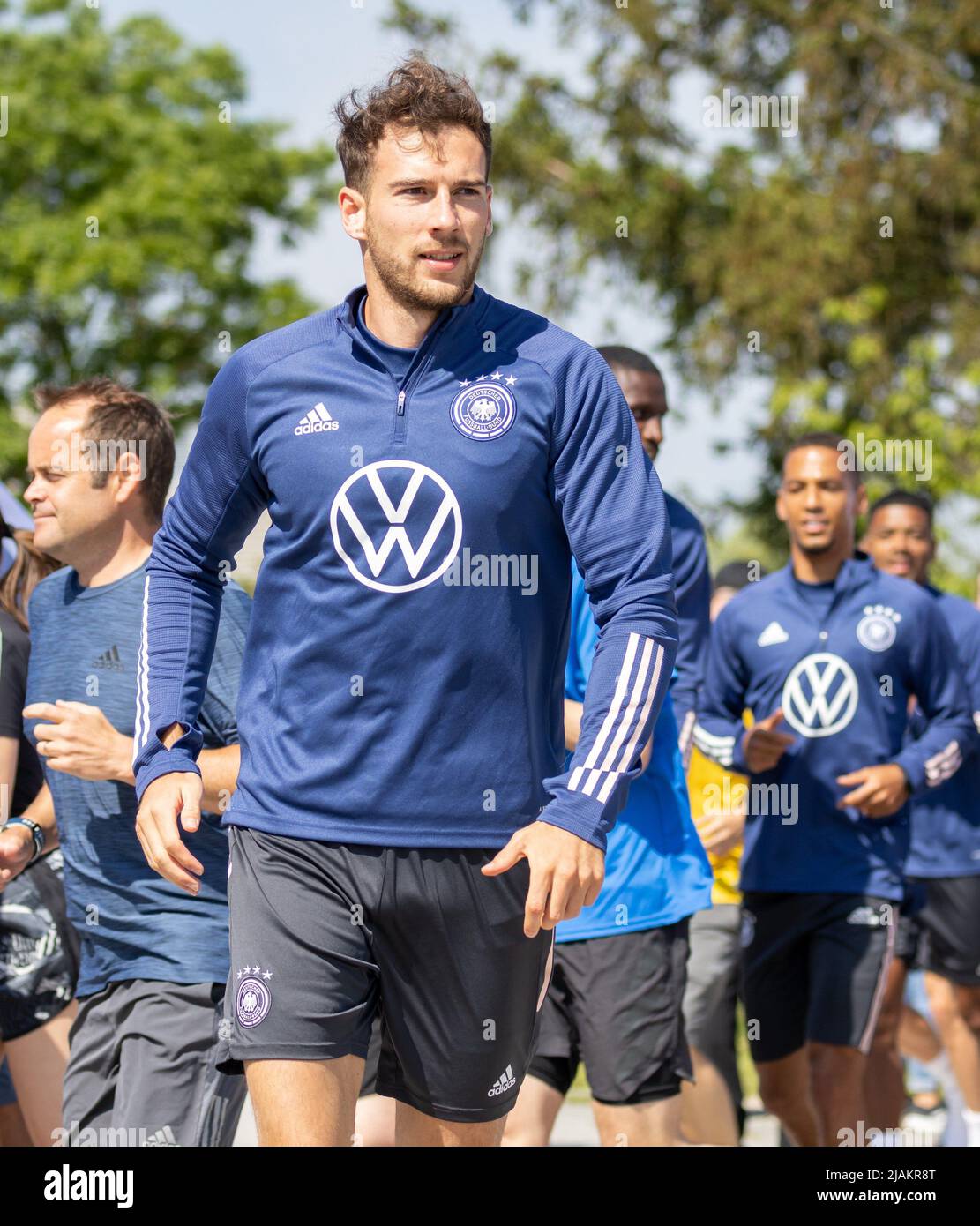 Herzogenaurach, Germany. 31st May, 2022. Soccer: National team, before the  start of the Nations League. Before a training session, player Leon  Goretzka takes part in the "Run for the oceans" (against plastic