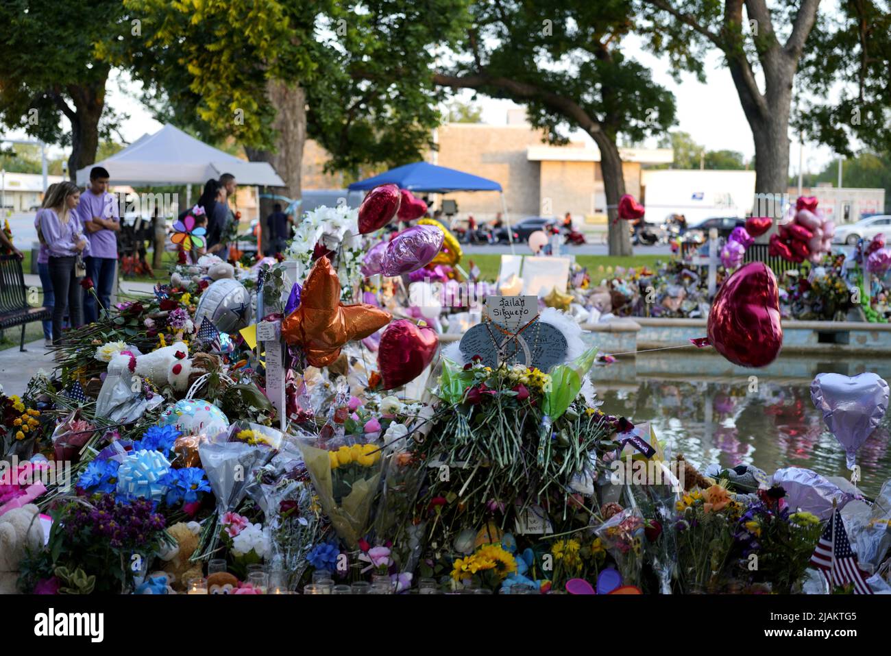 Uvalde, USA. 30th May, 2022. People mourn for victims of a school mass shooting at Town Square in Uvalde, Texas, the United States, May 30, 2022. At least 19 children and two adults were killed in a shooting at Robb Elementary School in the town of Uvalde, Texas, on May 24. Credit: Wu Xiaoling/Xinhua/Alamy Live News Stock Photo