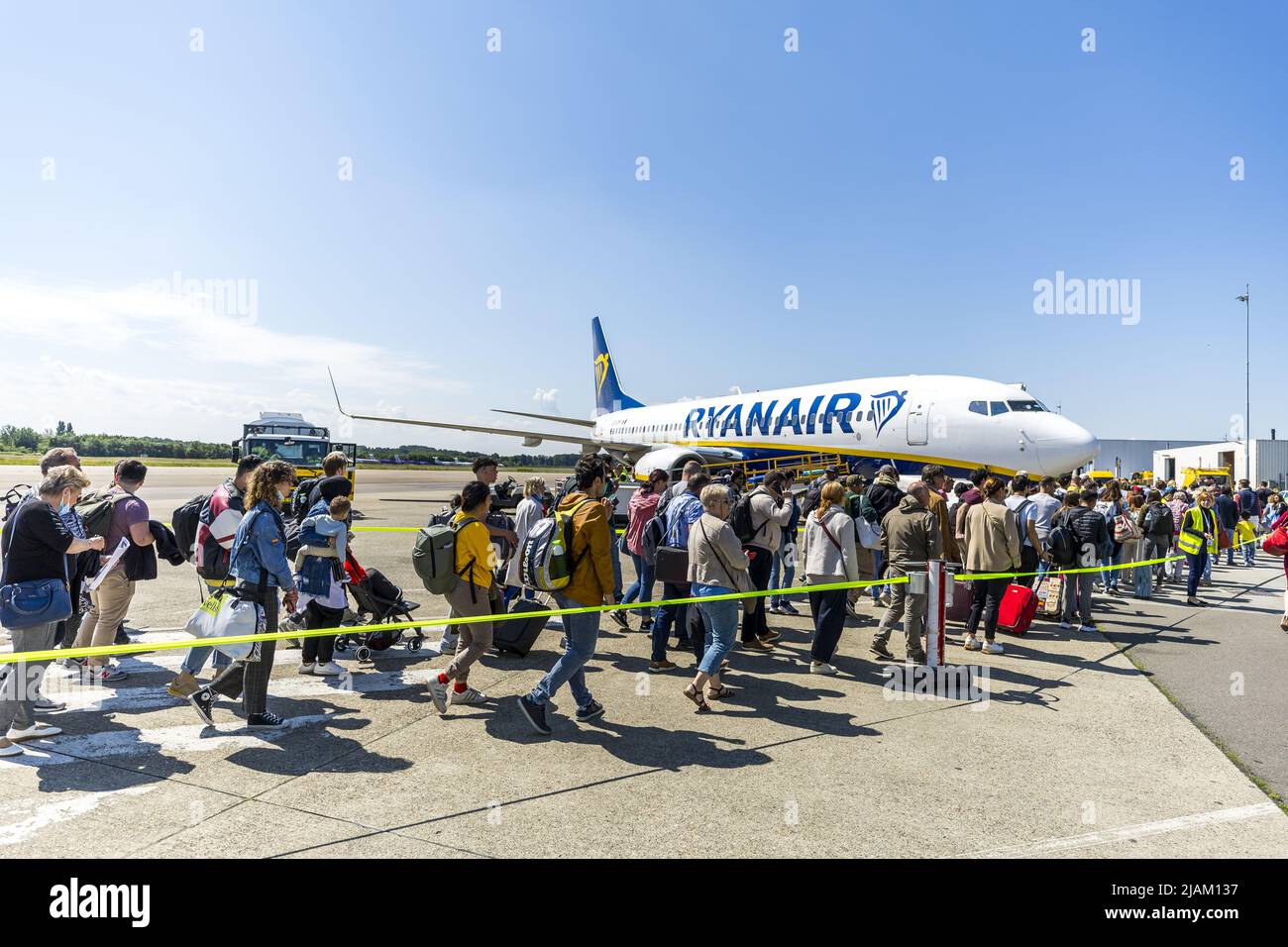 2022-05-31 11:41:40 MAASTRICHT - Travelers at Maastricht Aachen Airport. The provincial government of Limburg leaves the decision about the future of Maastricht Aachen Airport entirely to the Provincial Council. ANP MARCEL VAN HOORN netherlands out - belgium out Stock Photo