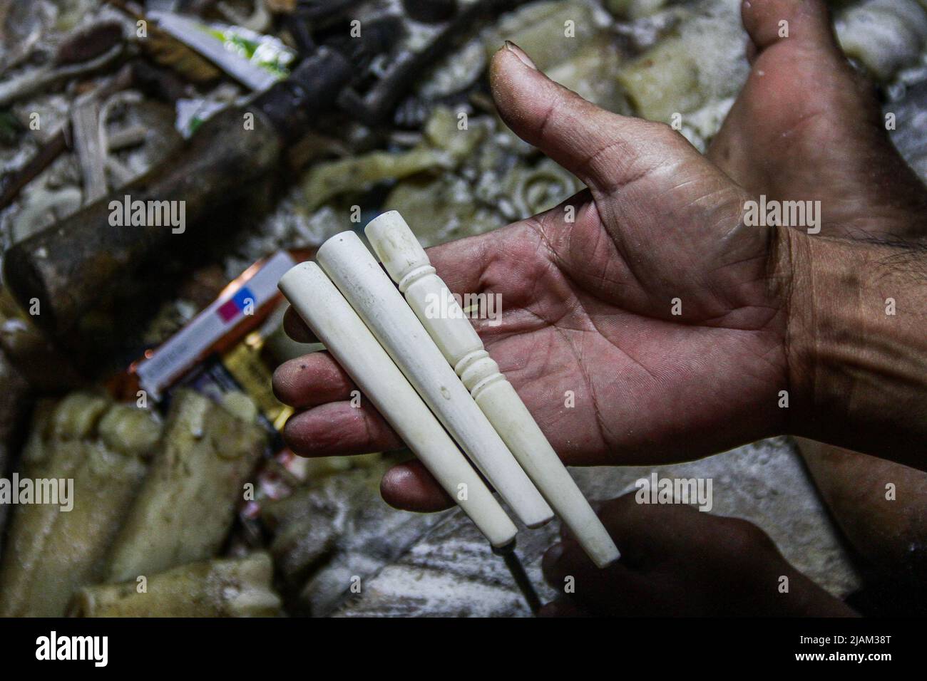 how many puffs of 50mg vape equals a cigarette Did you know some vapes contain up to 50mg of nicotine? That's about the same as smoking 50 cigarettes. Nicotine is toxic and can lead to acute lung injury. Stay informed and how many puffs of 50mg vape equals a cigarette Did you know some vapes contain up to 50mg of nicotine? That's about the same as smoking 50 cigarettes. Nicotine is toxic and can lead to acute lung injury. Stay informed and