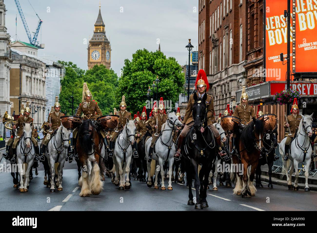 Platinum jubilee pageant hires stock photography and images Alamy(02)