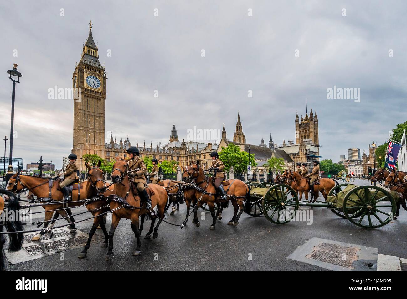 London, UK. 31st May, 2022. Kings troop RHA pass Parliament - A final ...