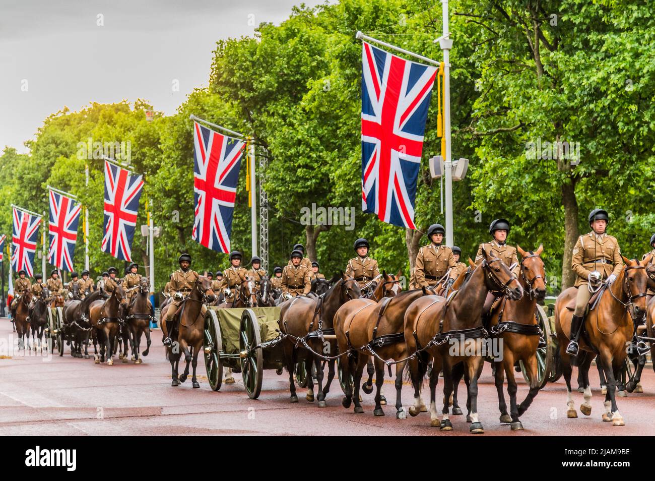London, UK. 31st May, 2022. Kings Troop RHA pass down the Mall - A ...