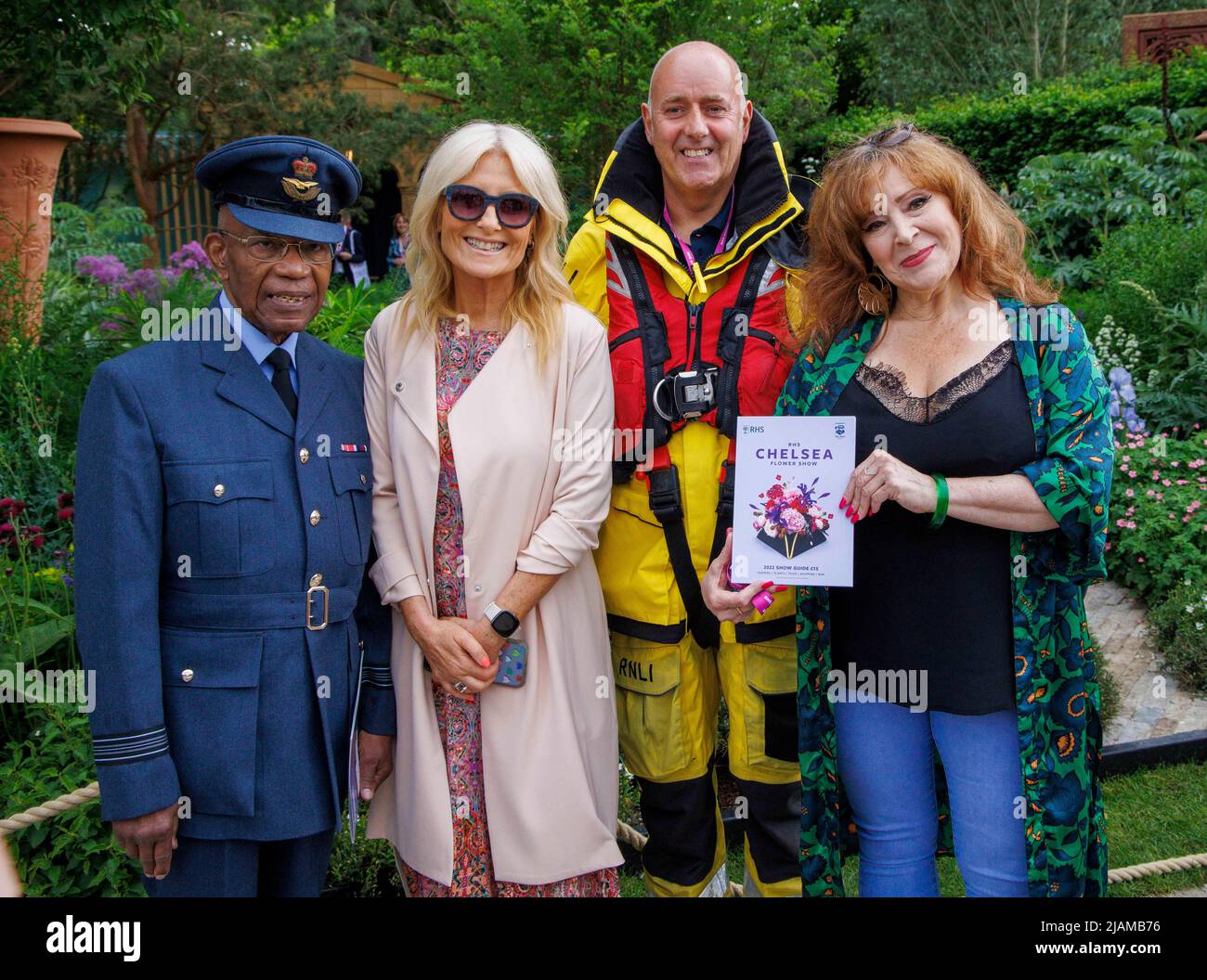 Gaby Roslin with actress Harriett Thorpe at the RHS Chelsea Flower Show Stock Photo