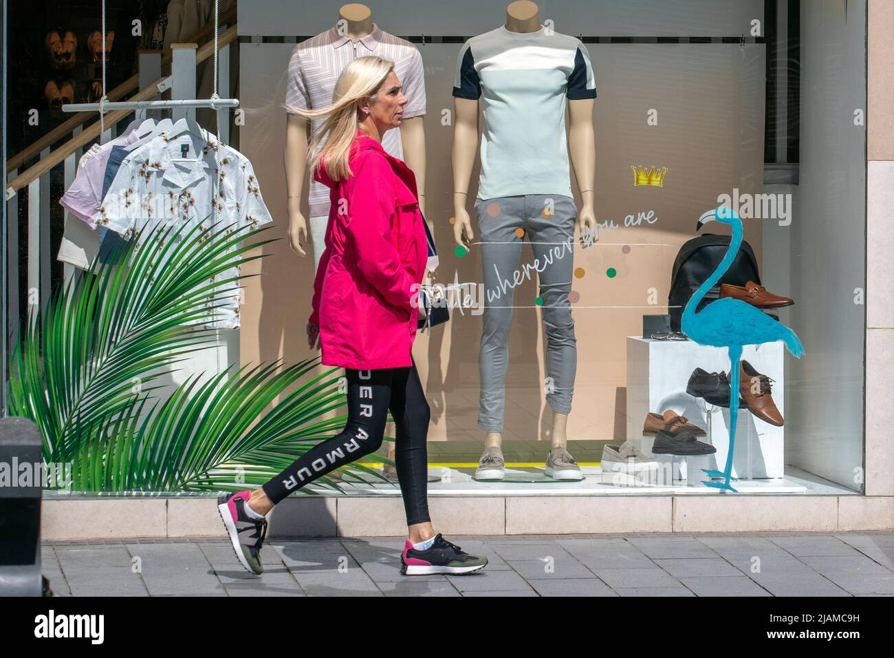 Southport, Merseyside.  Uk Weather.  31 May 2022. Shops, shoppers, shopping with a sunny start to the day in the north-west coastal resort. Temperatures are expected to rise with the prospect of a fine bright holiday Jubilee celebration weekend.  Credit; MediaWorldImages/AlamyLiveNews Stock Photo