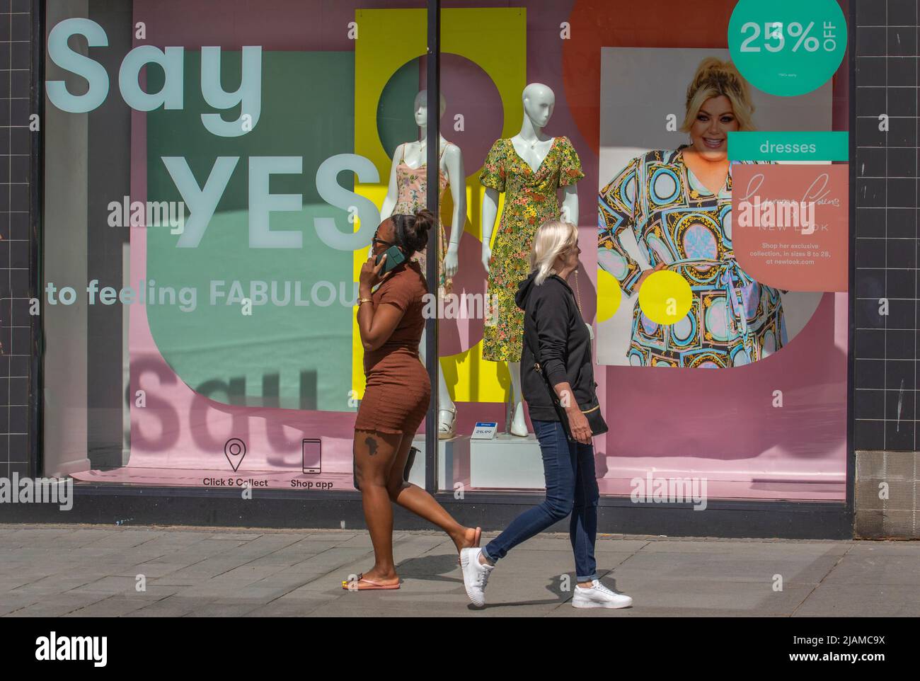 Southport, Merseyside.  Uk Weather.  31 May 2022. Shops, shoppers, shopping with a sunny start to the day in the north-west coastal resort. Temperatures are expected to rise with the prospect of a fine bright holiday Jubilee celebration weekend.  Credit; MediaWorldImages/AlamyLiveNews Stock Photo