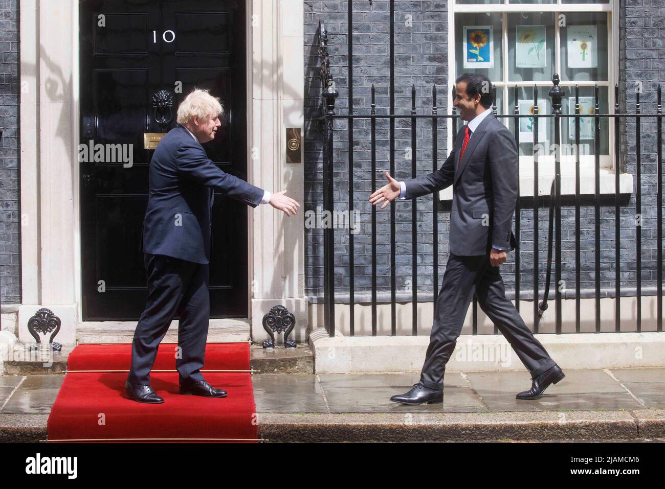 The Emir of Qatar, Sheikh Tamim bin Hamad Al Thani, arrives at 10 Downing Street for talks with UK Prime Minister, Boris Johnson. Stock Photo