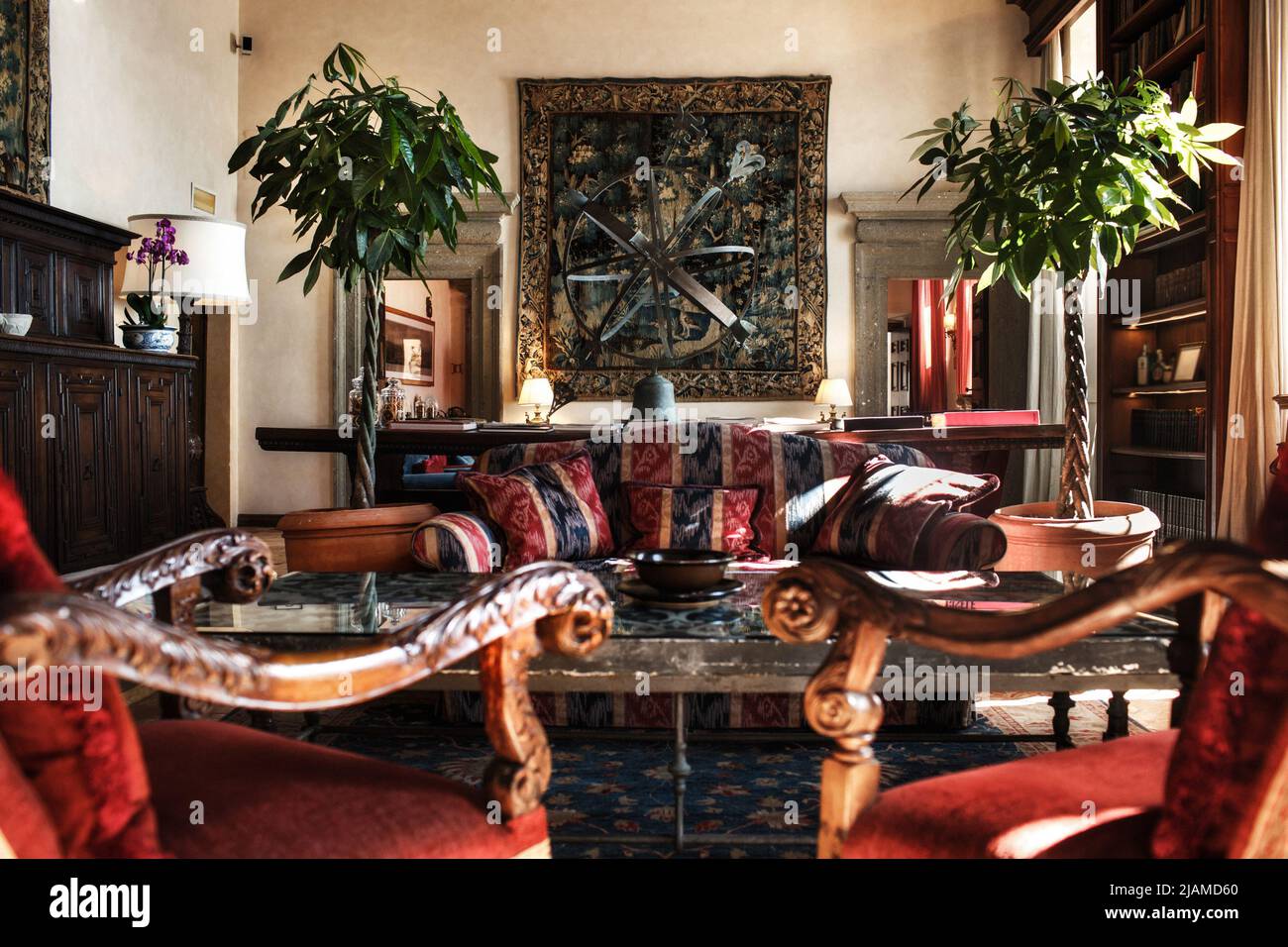 Antique living room plants hi-res stock photography and images - Alamy
