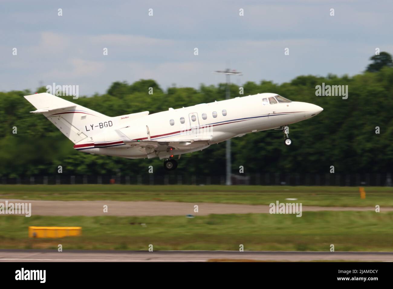 Raytheon Hawker 850XP, departing Stansted Airport, Stansted, Essex, UK Stock Photo