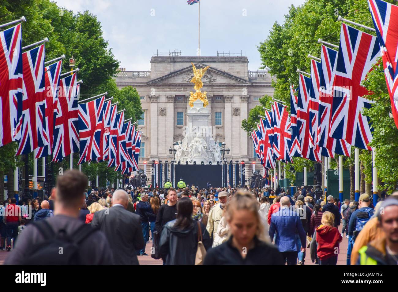 London, UK. 31st May, 2022. Crowds descend on The Mall as The Queen's