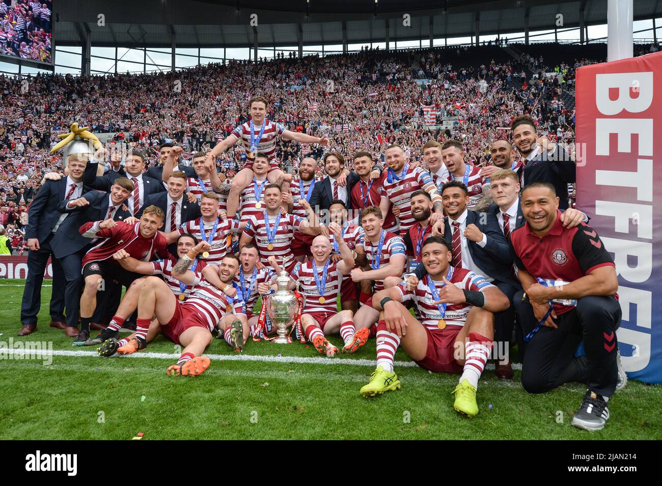 London, England 28th May 2022 Wigan Warriors team celebrate winning