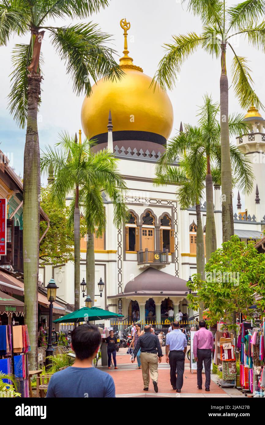 The Sultan Mosque, or Masjid Sultan, seen from Bussorah Street, Republic of Singapore.  Sultan Mosque is the largest in Singapore and a national monum Stock Photo