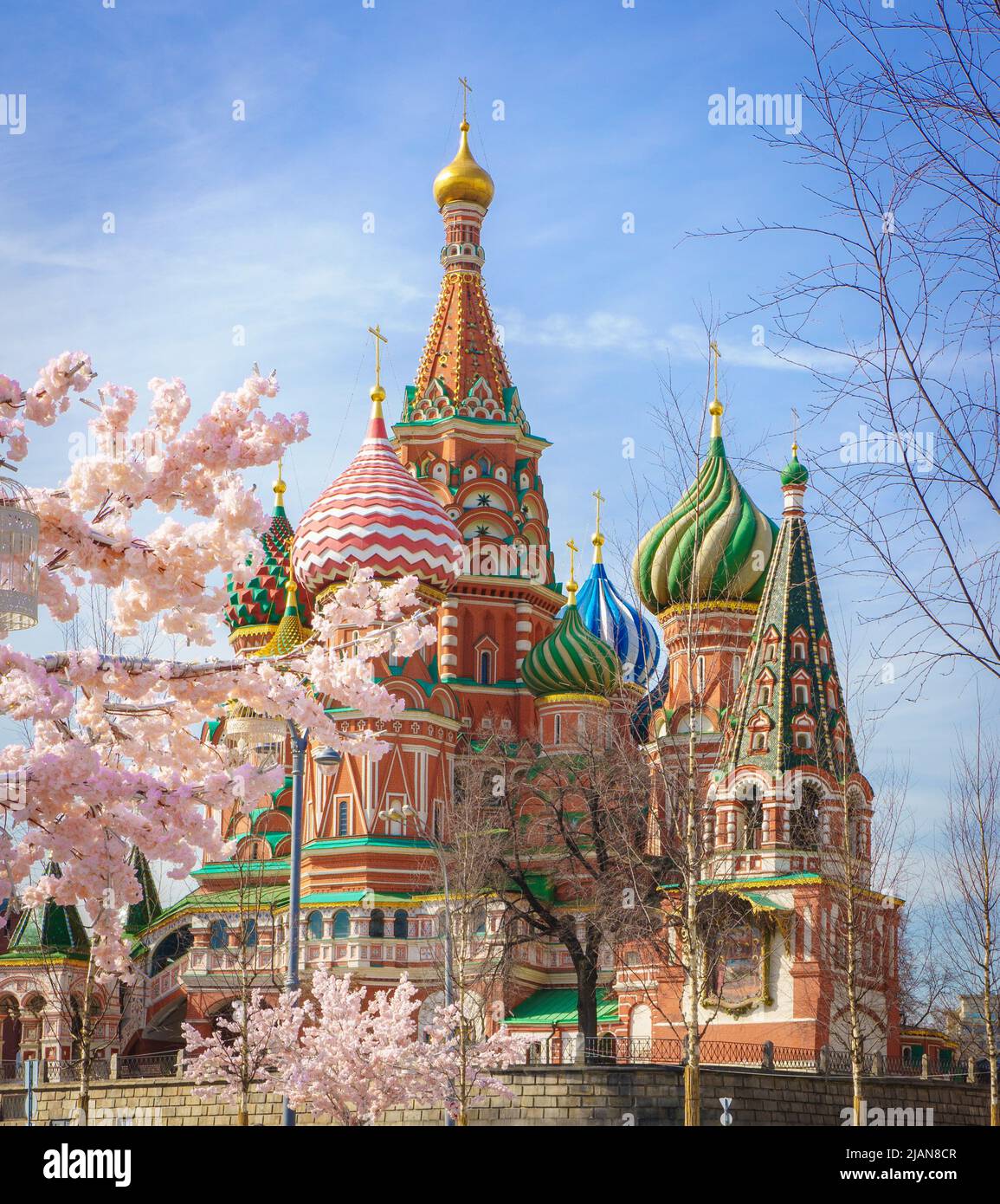 Look at the Cathedral of St. Basil the Blessed. Moscow kremlin ...