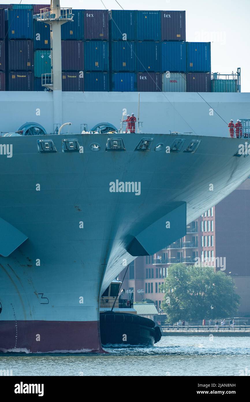 Stock images of the  COSCO Development container ship, the largest vessel to ever call the East Coast, entered the  Savannah River this morning and ma Stock Photo