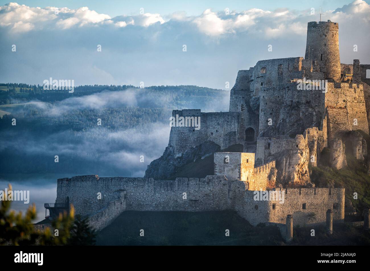 The Ruins Of Spis Castle Slovakia Stock Photo Alamy the-ruins-of-spis-castle-slovakia-stock-photo-alamy