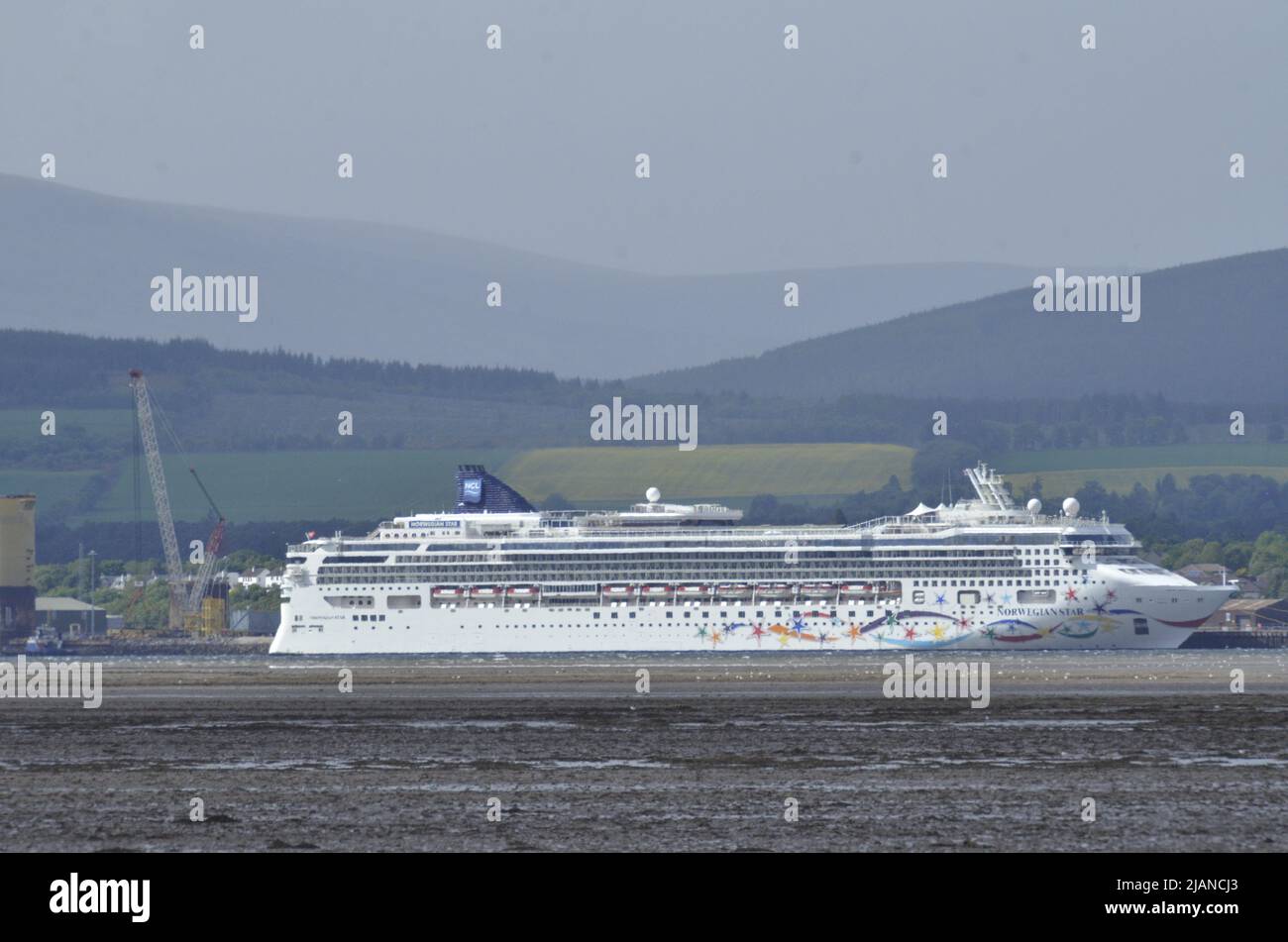 Large cruise ship ( Norwegian Star ) departs from Invergordon in the
