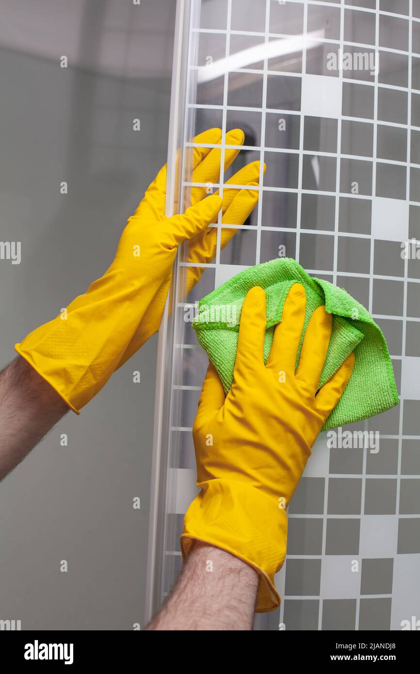 Shower door cleaner hires stock photography and images Alamy