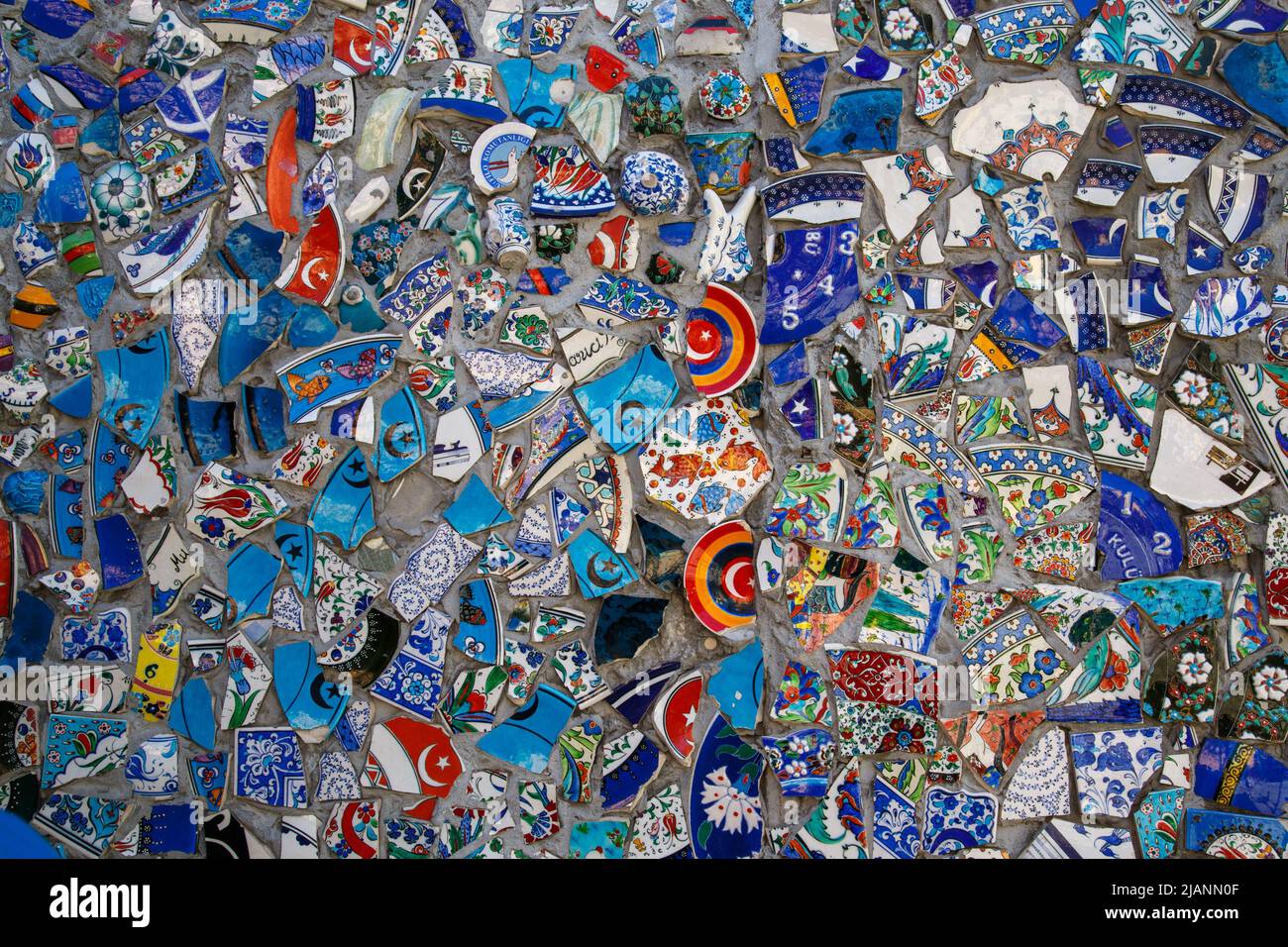 Broken pottery mosaic hires stock photography and images Alamy