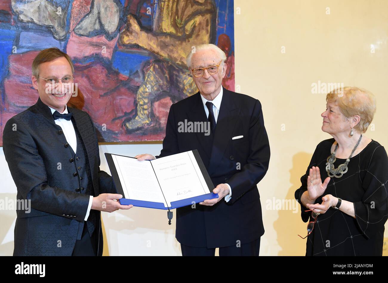 Munich, Germany. 31st May, 2022. Achim Budde (l-r), director of the 'Catholic Academy in Bavaria', the honored Duke Franz of Bavaria and the art historian Carla Schulz-Hoffmann are on stage during the award ceremony of the Romano-Guardini Prize. The 88-year-old head of the House of Wittelsbach, Duke Franz of Bavaria, receives the 10,000-euro award for his lifelong commitment to areas of culture and science at the Catholic Academy of Bavaria. Credit: Felix Hörhager/dpa/Alamy Live News Stock Photo