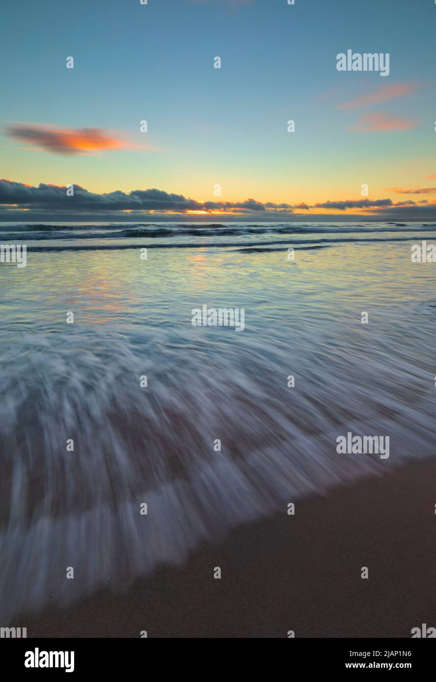 The Tide Rushes In at Freathy Beach Stock Photo Alamy
