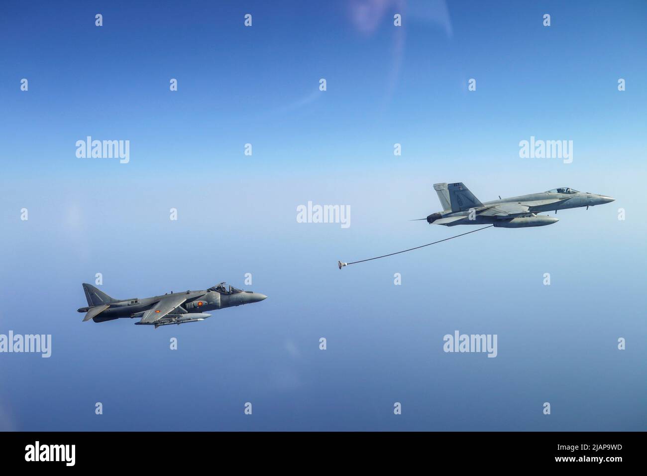 Mediterranean Sea. 21st May, 2022. An F/A-18E Super Hornet, attached to the Fighting Checkmates of Strike Fighter Squadron (VFA) 211, refuels a Spanish Navy AV-8B II  Harrier in support of Neptune Shield 22, May 21, 2022. Neptune Shield 22 is the natural evolution of NATO's ability to integrate the high-end maritime warfare capabilities of an Aircraft Carrier Strike Group, an Amphibious Ready Group and a Marine Expeditionary Unit to support the defense of the alliance. (Photo courtesy of Strike Fighter Squadron 11) Credit: U.S. Air Force/ZUMA Press Wire Service/ZUMAPRESS.com/Alamy Live News Stock Photo